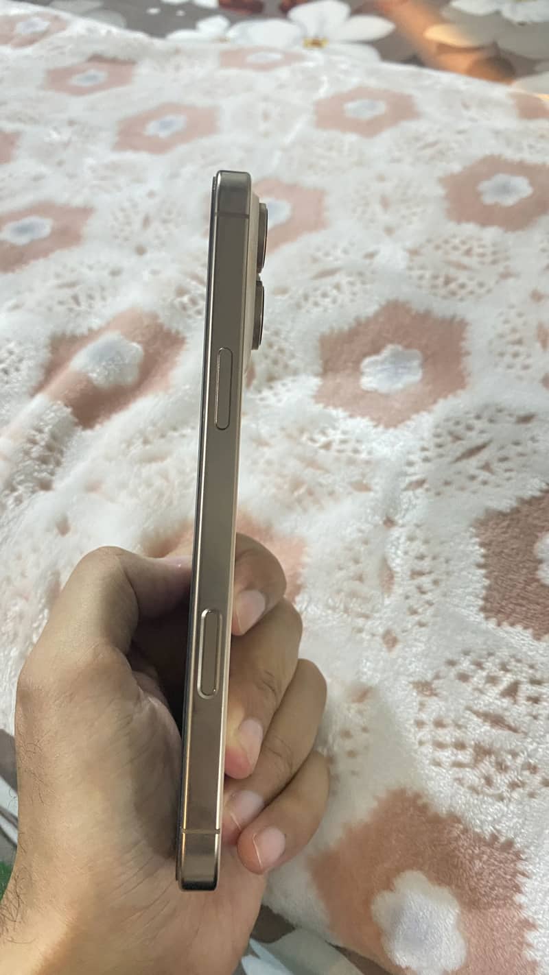 iPhone 16 pro max 5