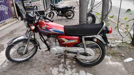 Honda 125 Geniun with Original tanki tapa available