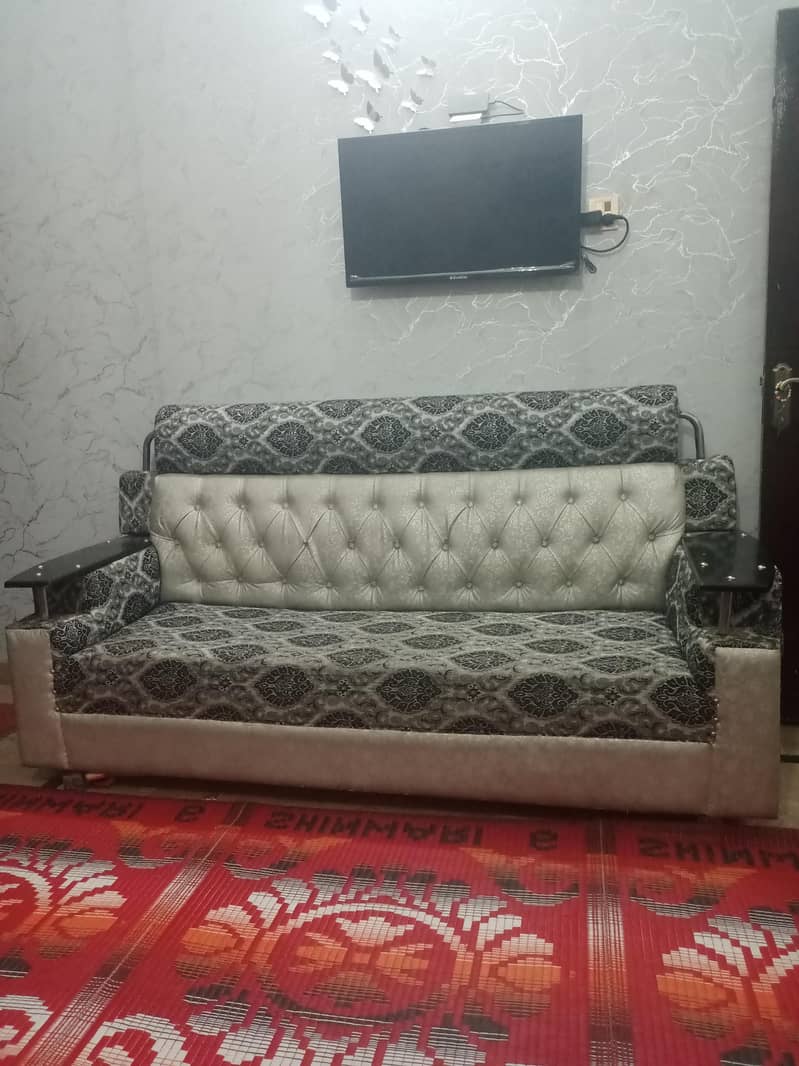 3.2. 1 sofa set. . . 1