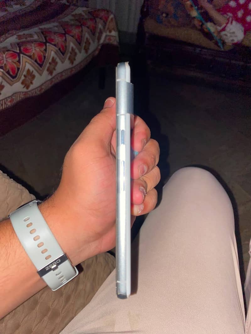 Google Pixel 7 (2022 model) 4