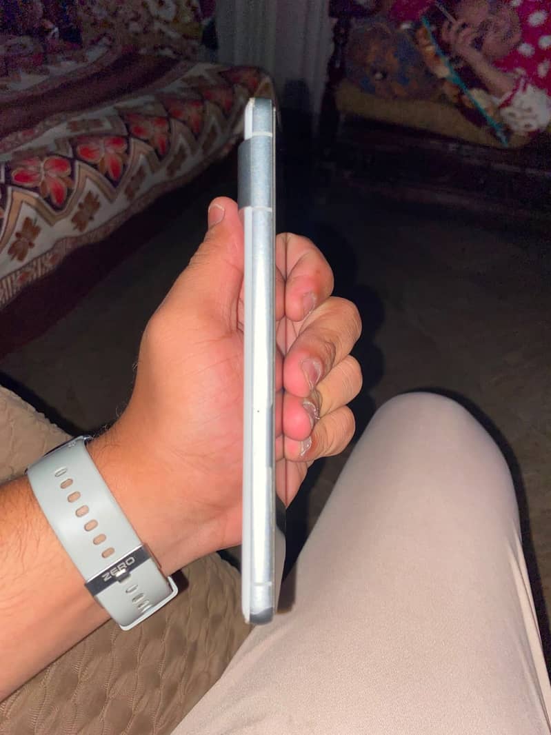 Google Pixel 7 (2022 model) 5
