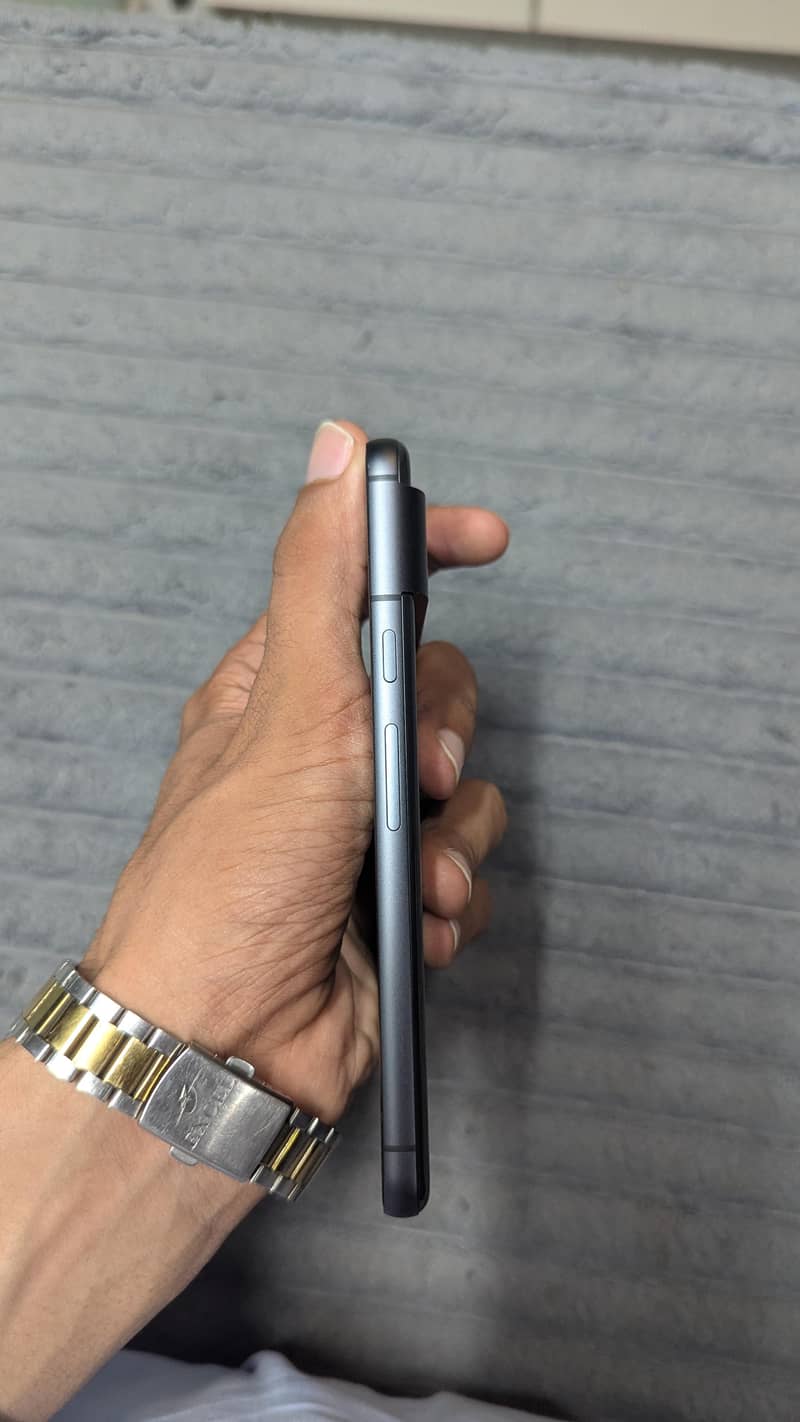 Google Pixel 8 4