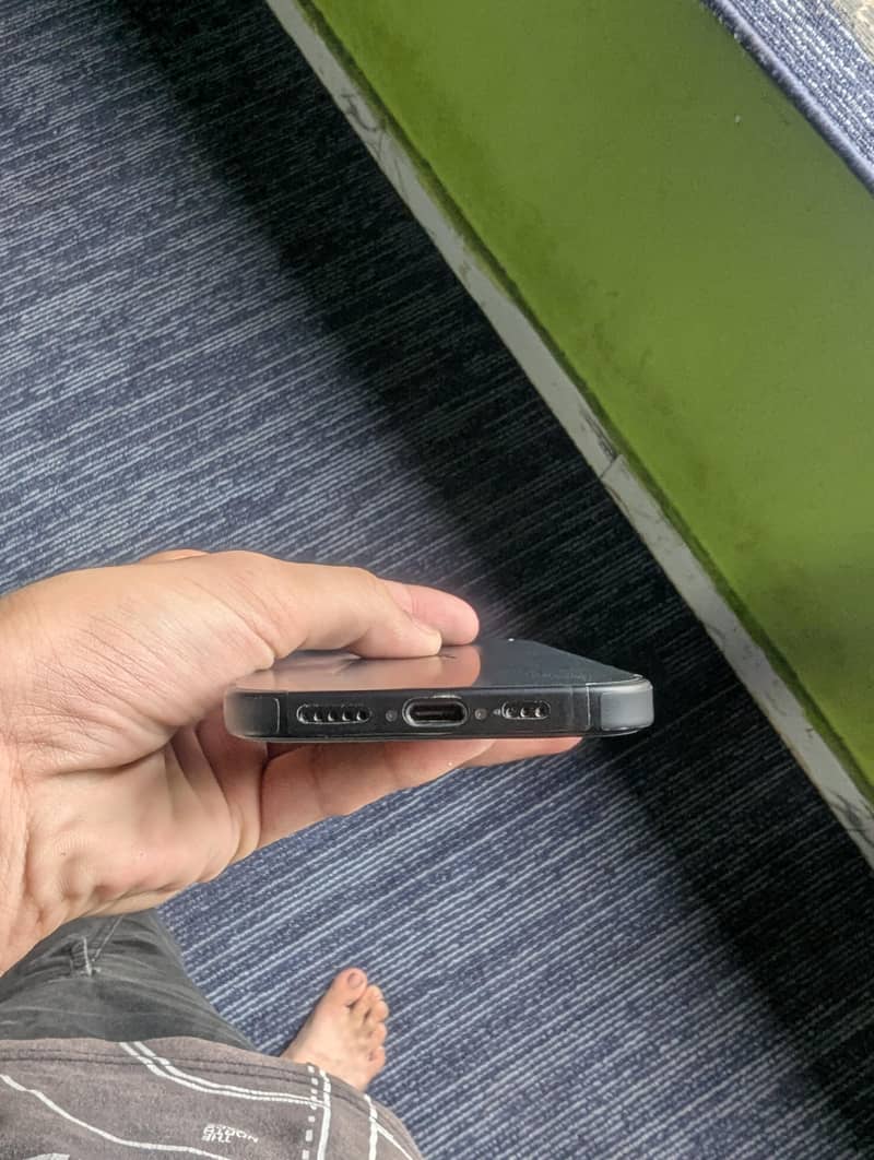 Apple iPhone 16 7