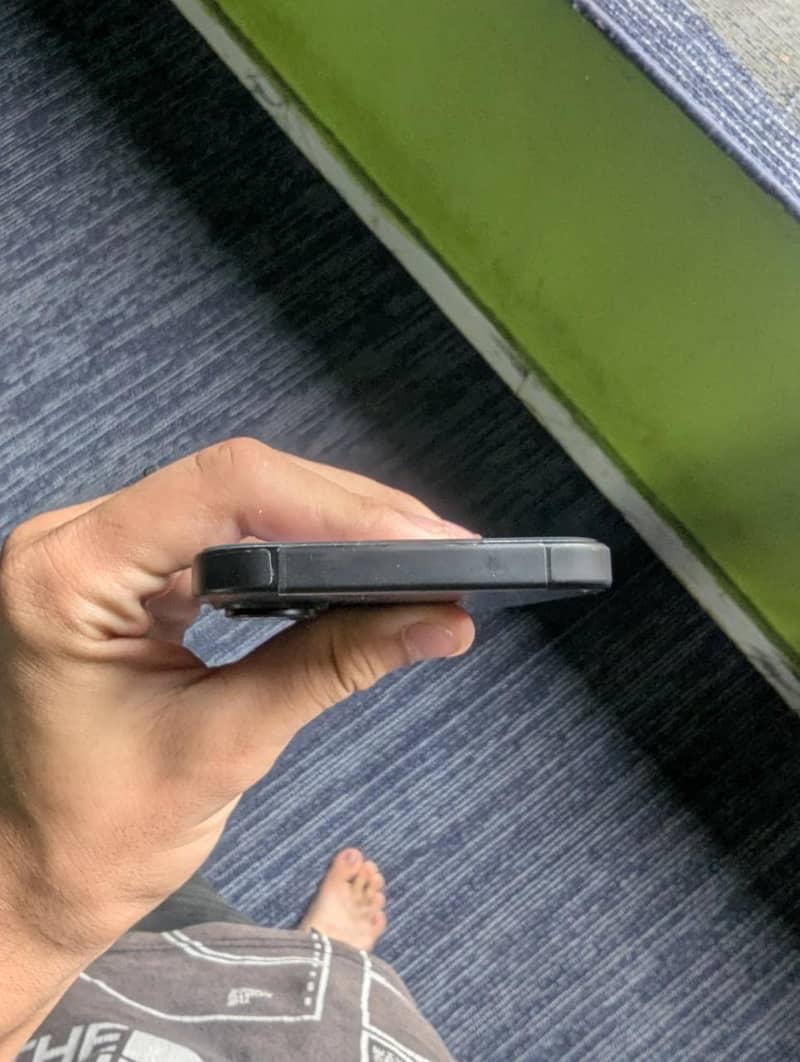 Apple iPhone 16 8