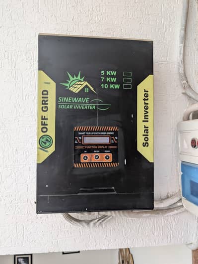 Off-Grid Pure Sine Wave Solar Inverter