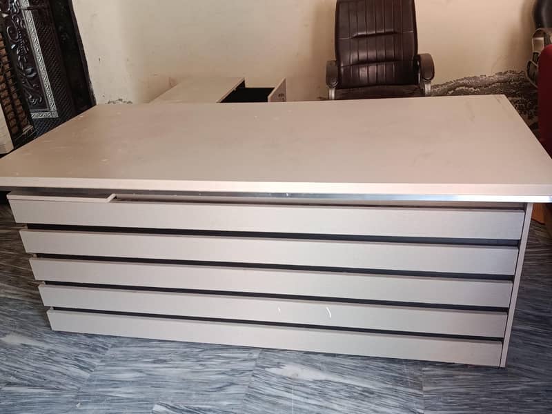 Office Table extive 0