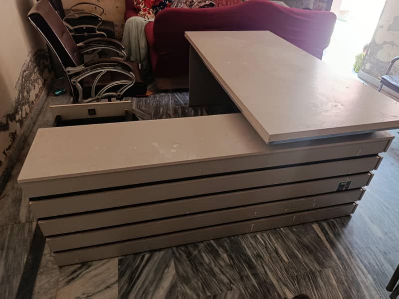 Office Table extive 1