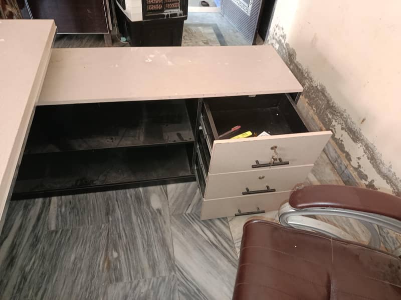 Office Table extive 4