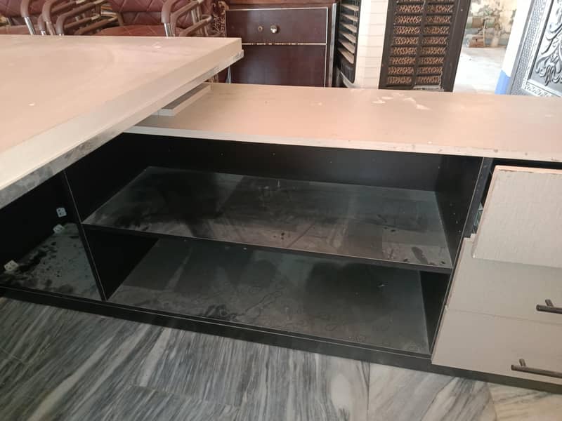 Office Table extive 5