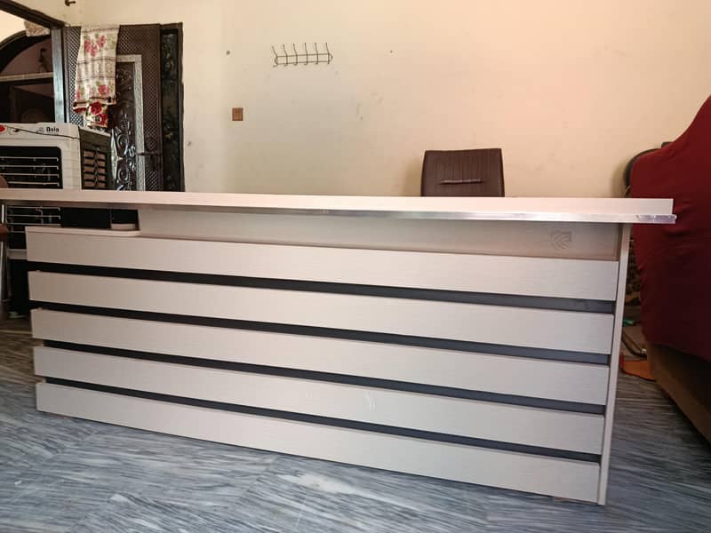 Office Table extive 8