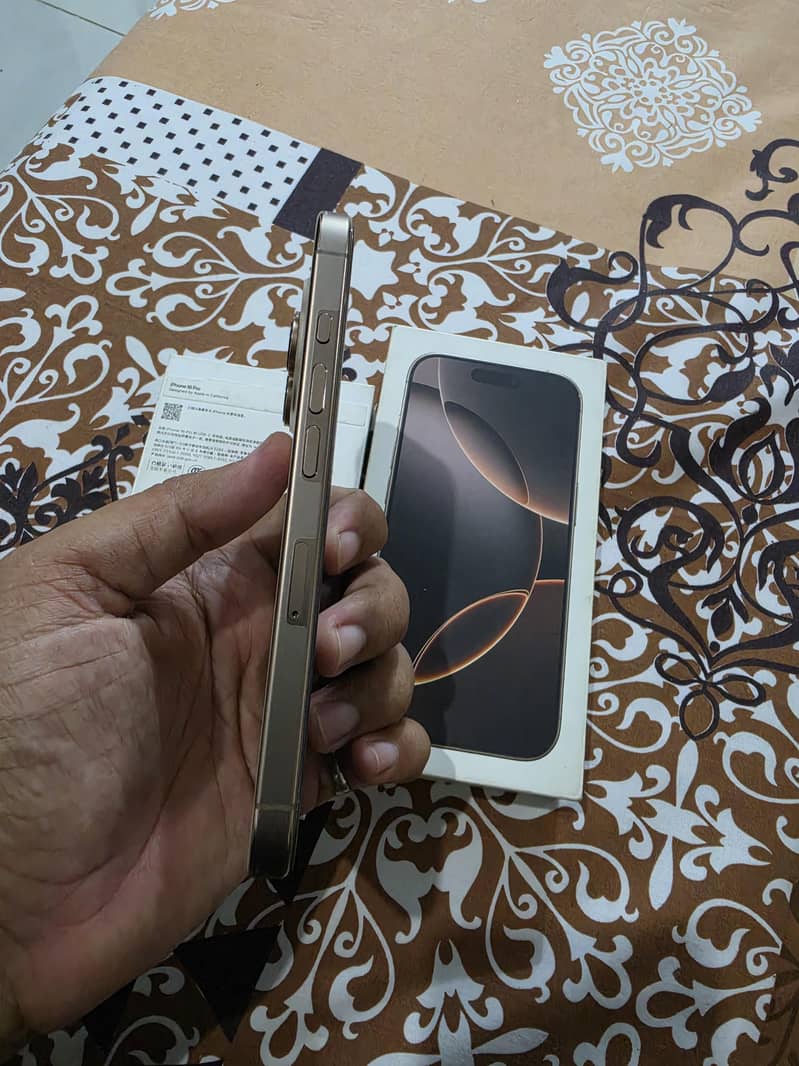 Apple iPhone 16 Pro 2