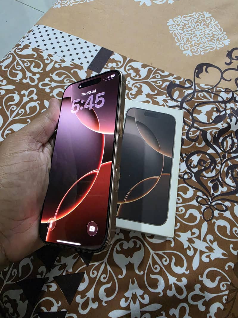 Apple iPhone 16 Pro 3