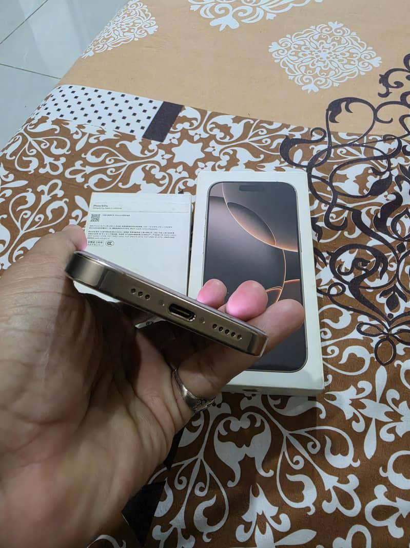 Apple iPhone 16 Pro 6