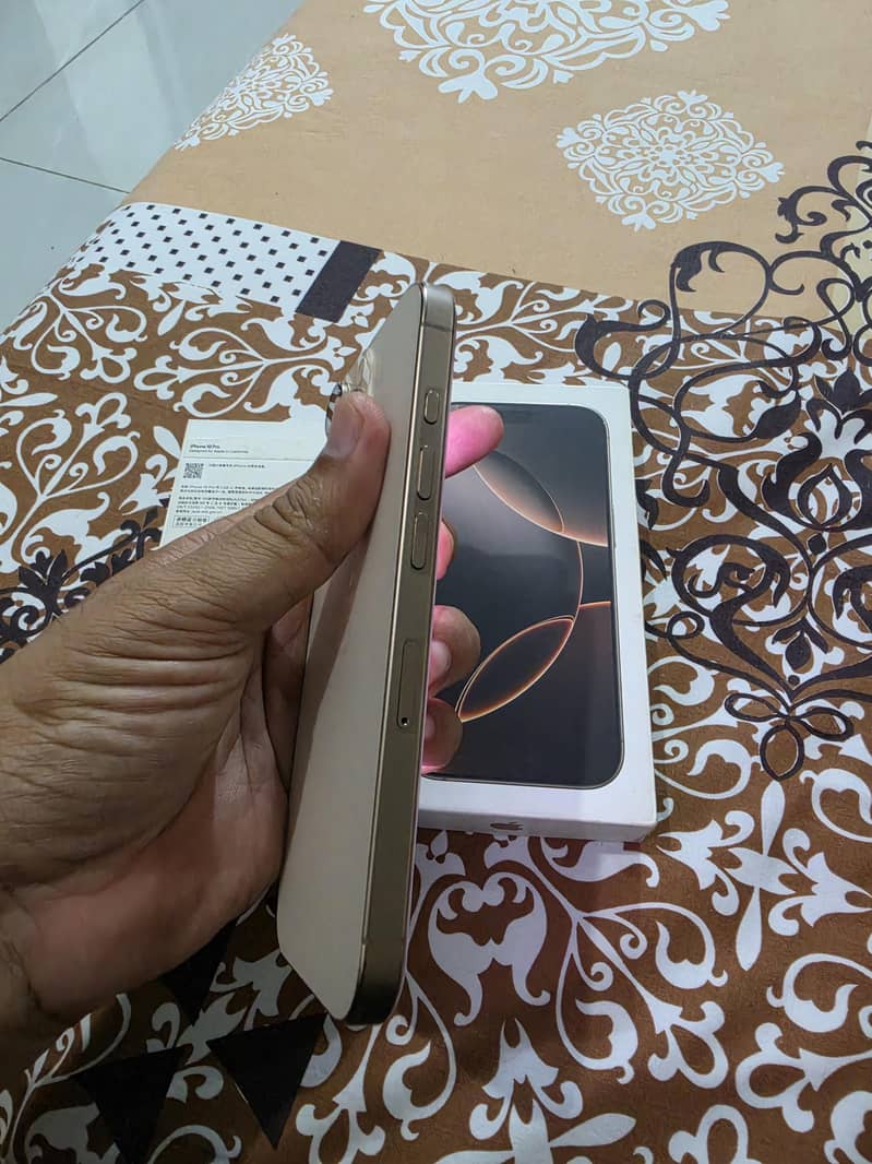 Apple iPhone 16 Pro 7