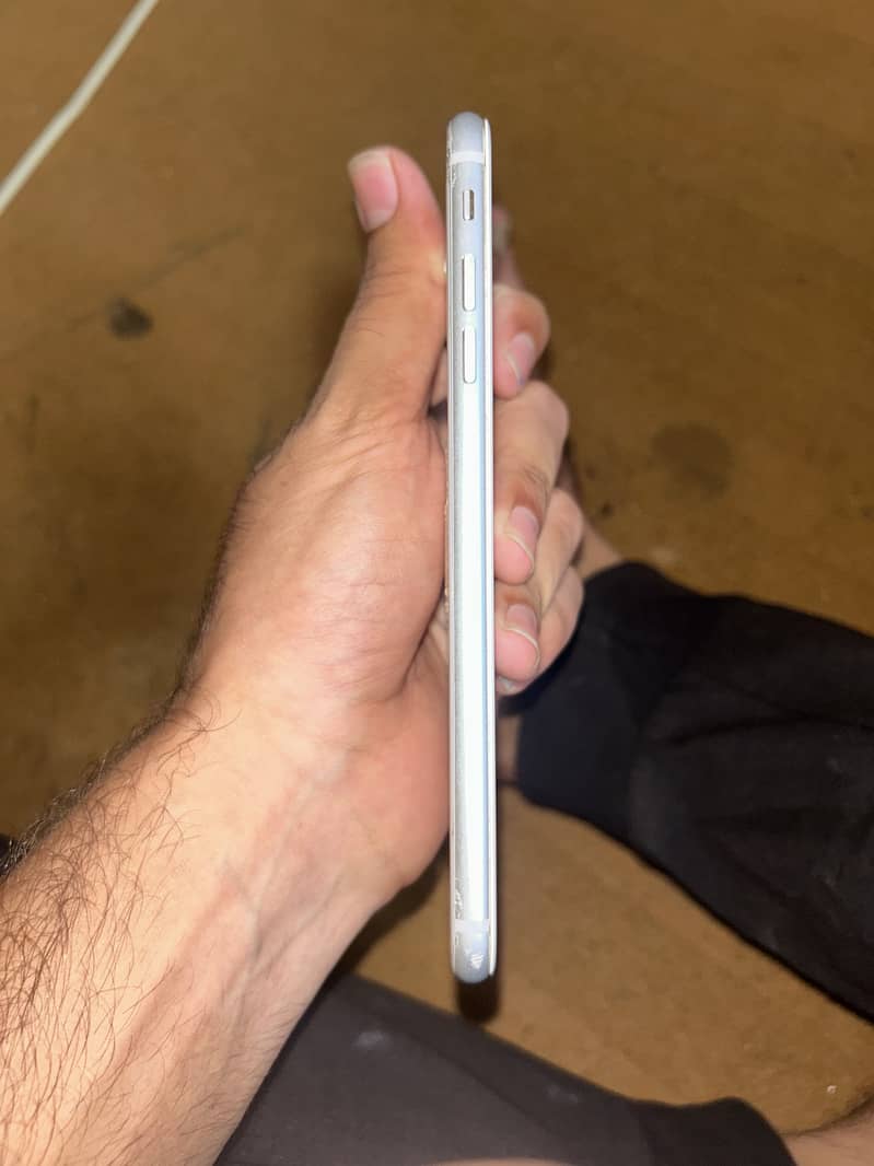 Apple iPhone 8 Plus 4