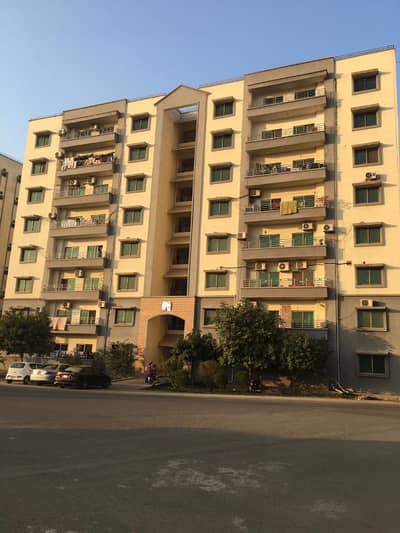 10 MARLA 3 BEDROOM APARTMENT AVAILABLE FOR SALE
