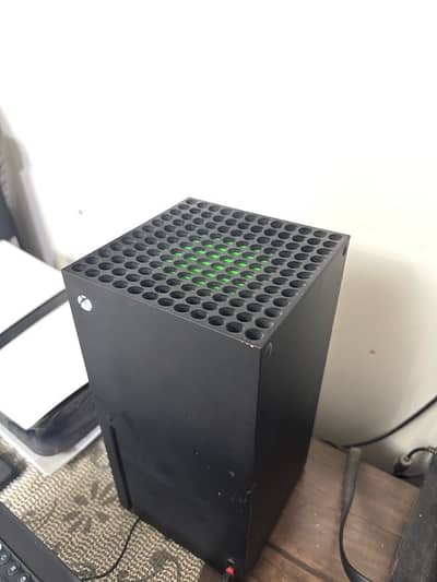 xbox series X 1 tb disc version with 15 digital games & box