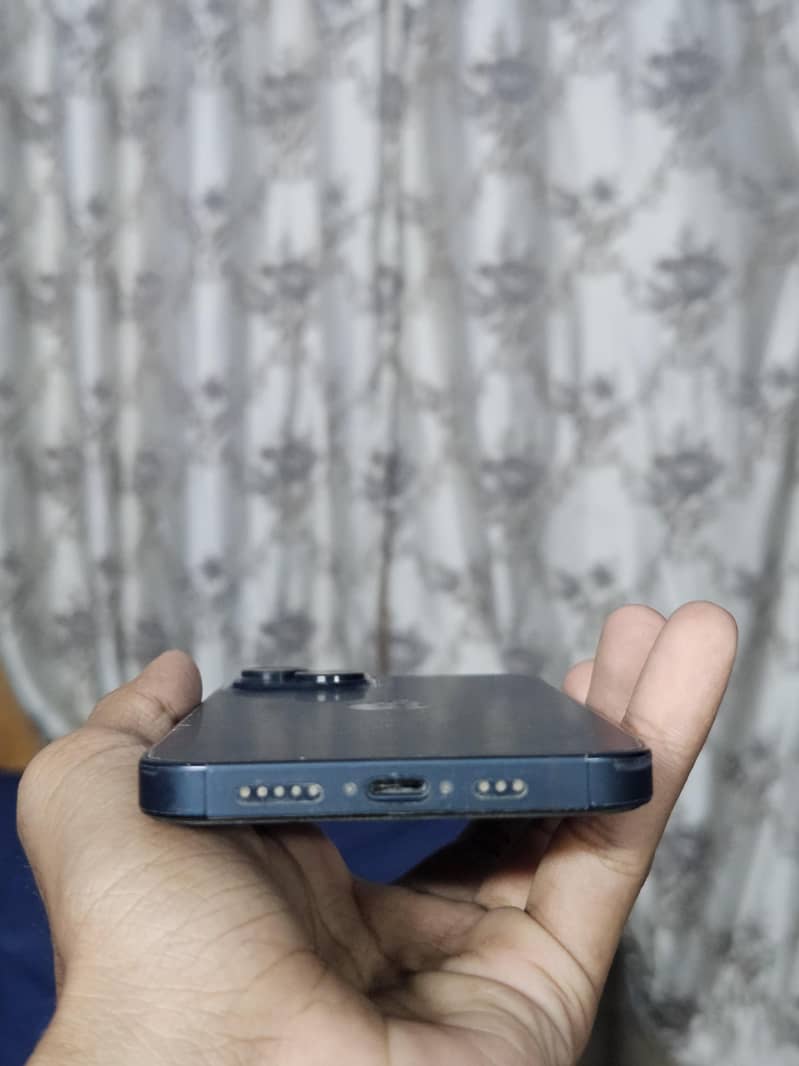 Apple iPhone 13 2
