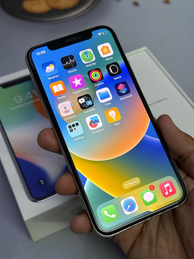 Apple iPhone X 4