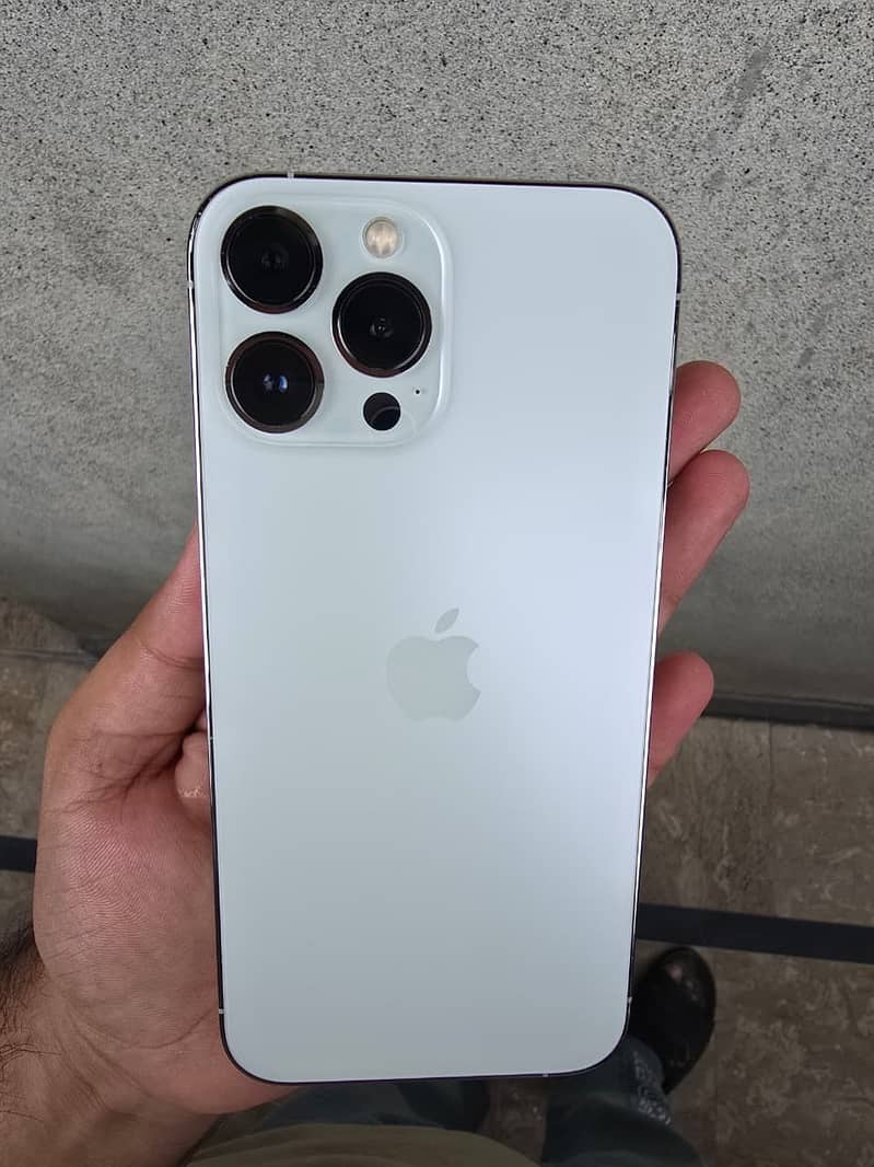 Apple iPhone 13 Pro Max 2