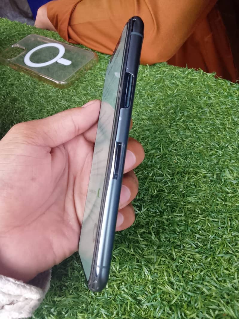 Apple iPhone 11 Pro 4