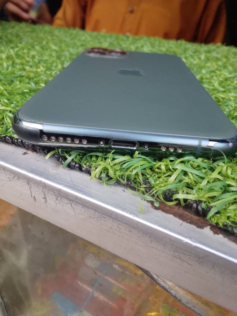 Apple iPhone 11 Pro 6