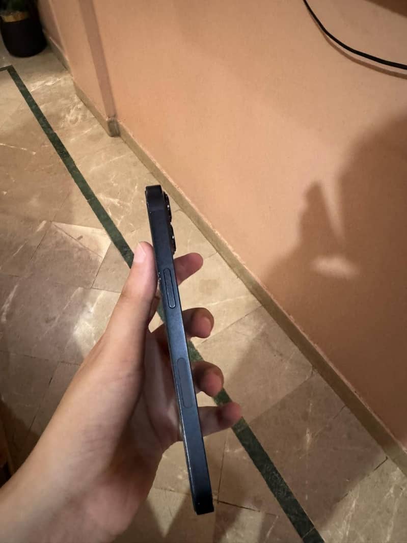 Apple iPhone 13 2