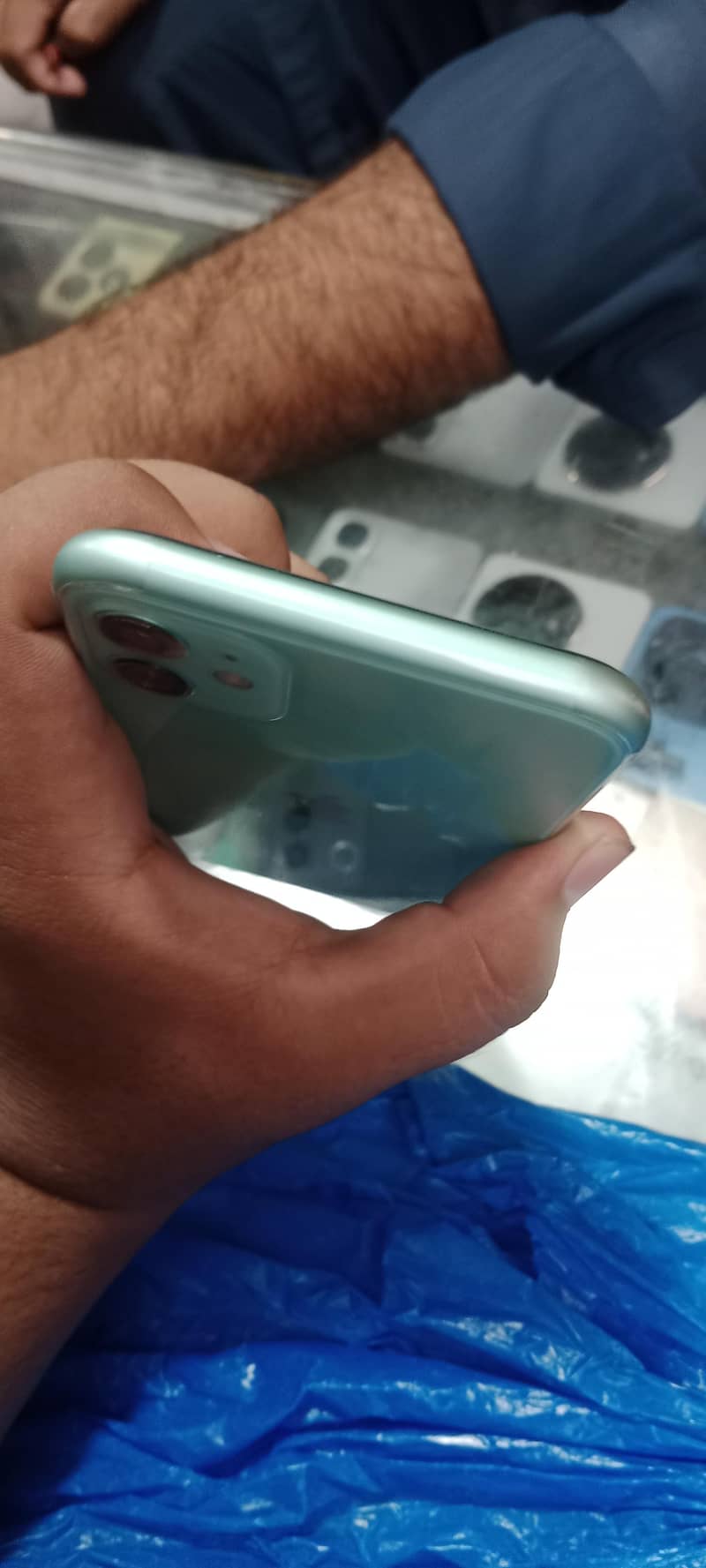 Apple iPhone 11 4
