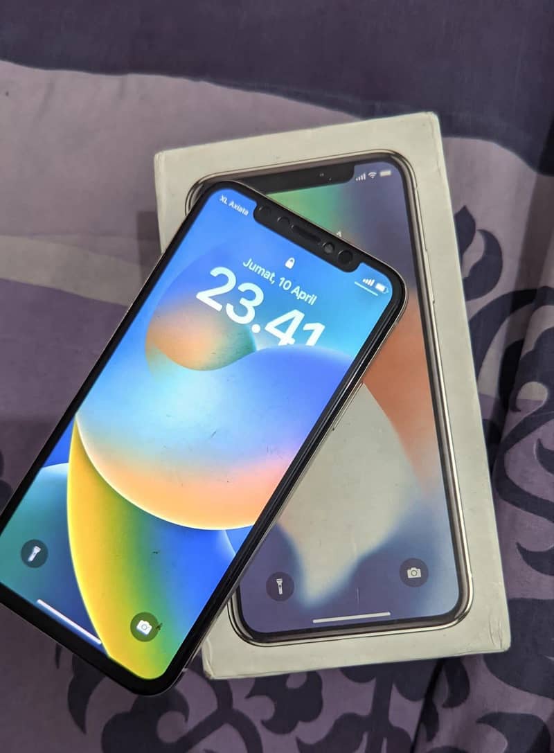 Apple iPhone X 4