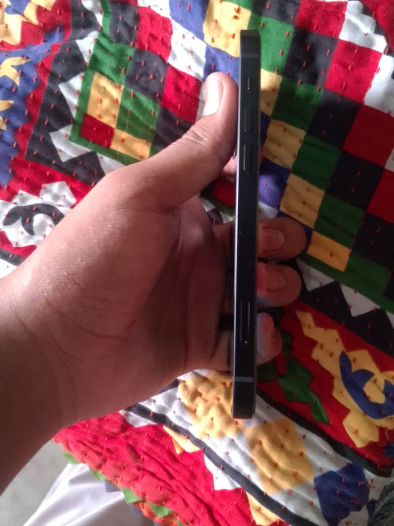 Apple iPhone 12 3