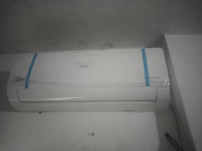 haire ac DC inverter 1.5 ton brand new just one week use urjent sel