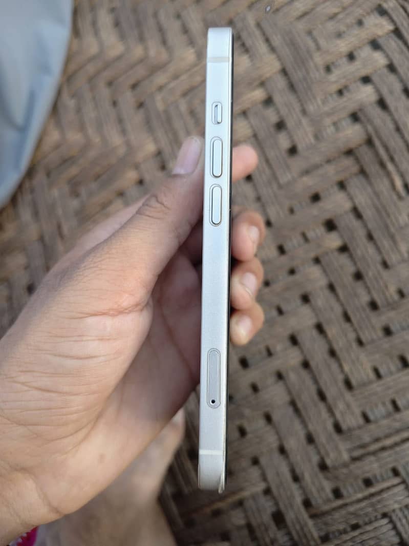 Apple iPhone 13 5