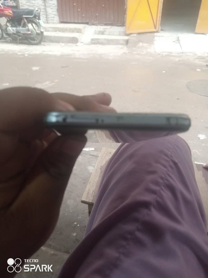 Vivo V21a 1