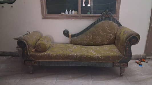 dewan with deco paint