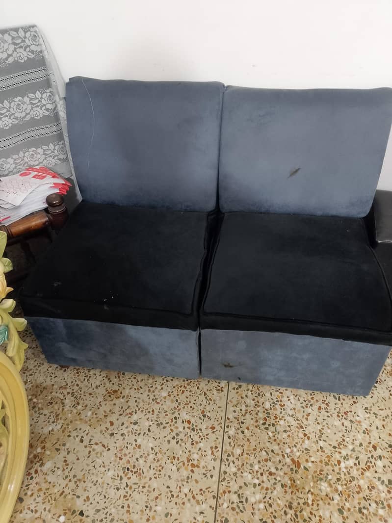 2 sofa seater 0