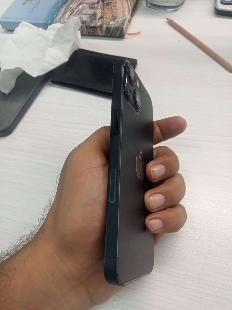 Apple iPhone 13 2