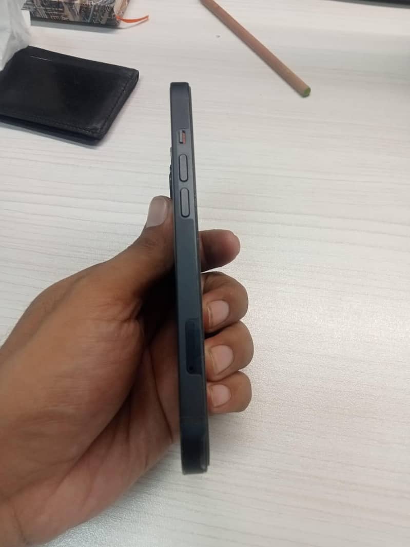 Apple iPhone 13 3