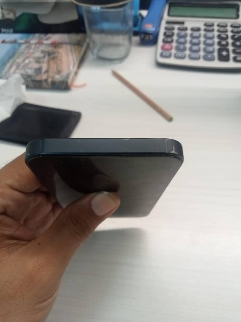 Apple iPhone 13 4