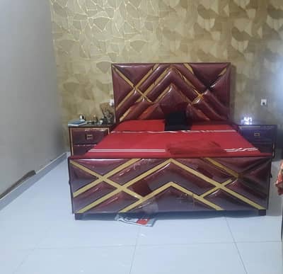 King size bed+chairs.