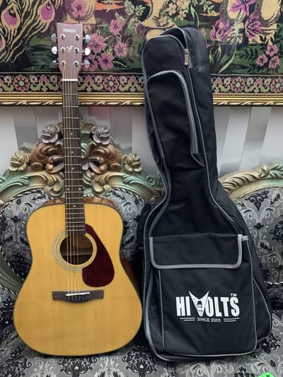 YAMAHA F600 guitar