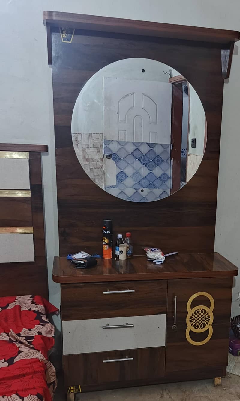 Double bed and dressing table 0