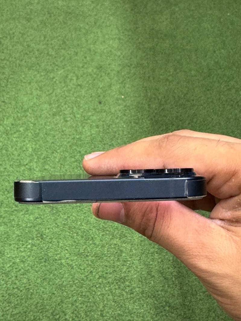 iPhone 13 2