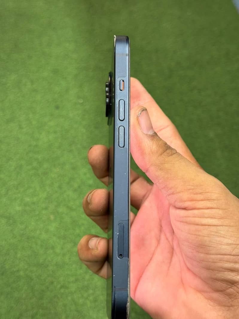 iPhone 13 3