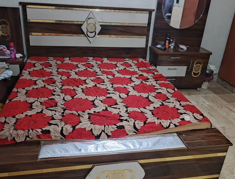 Double bed and dressing table 4