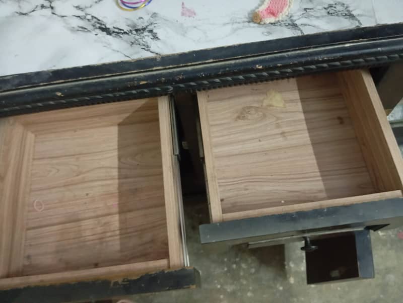 Dressing Table and bed side tables 2