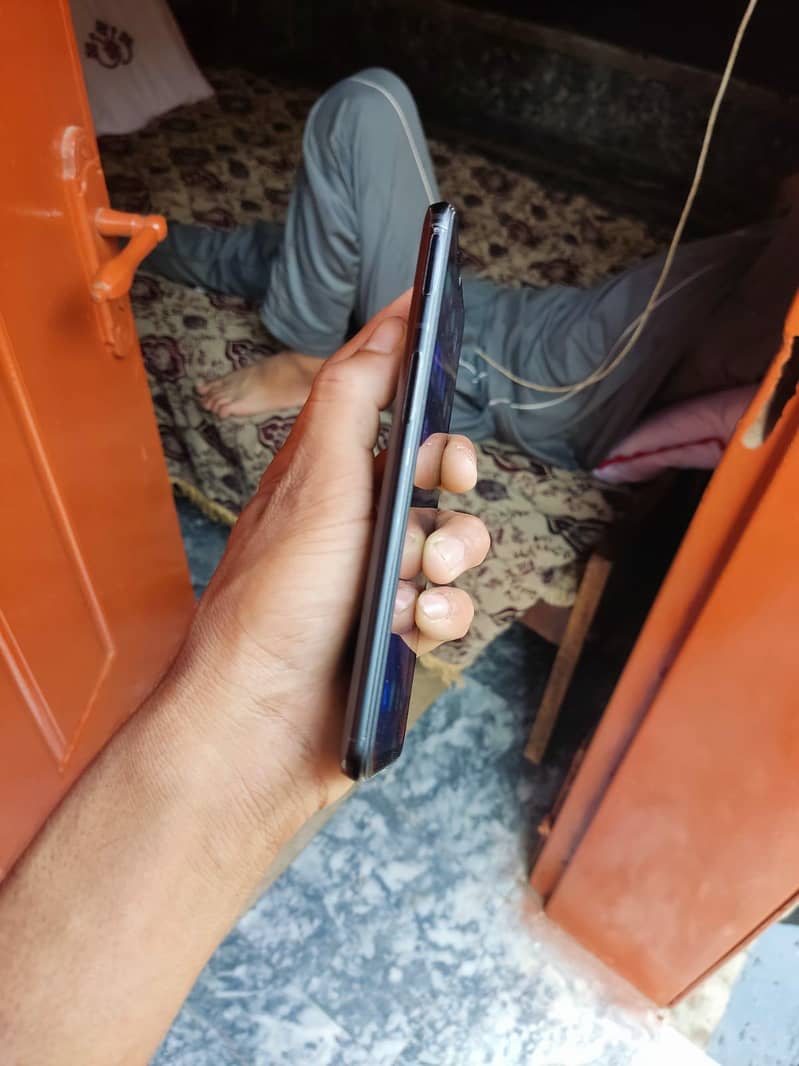 One Plus 6T 4