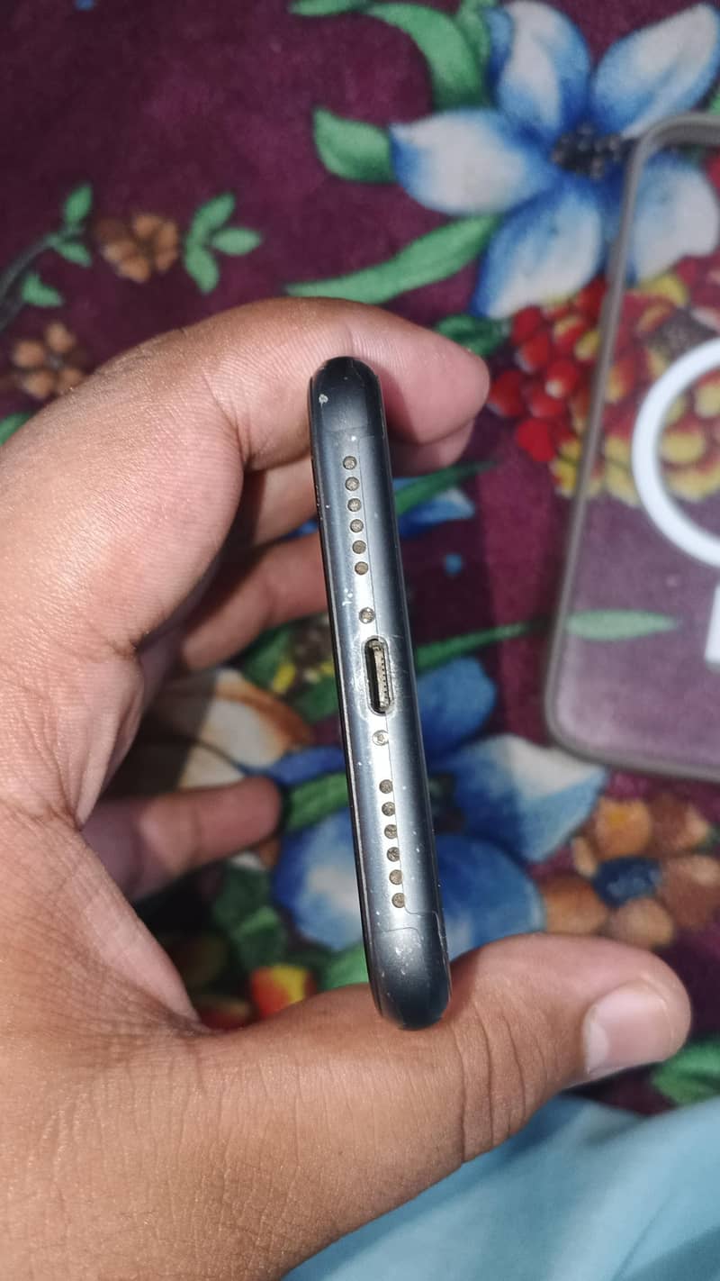 Apple iPhone 11 3