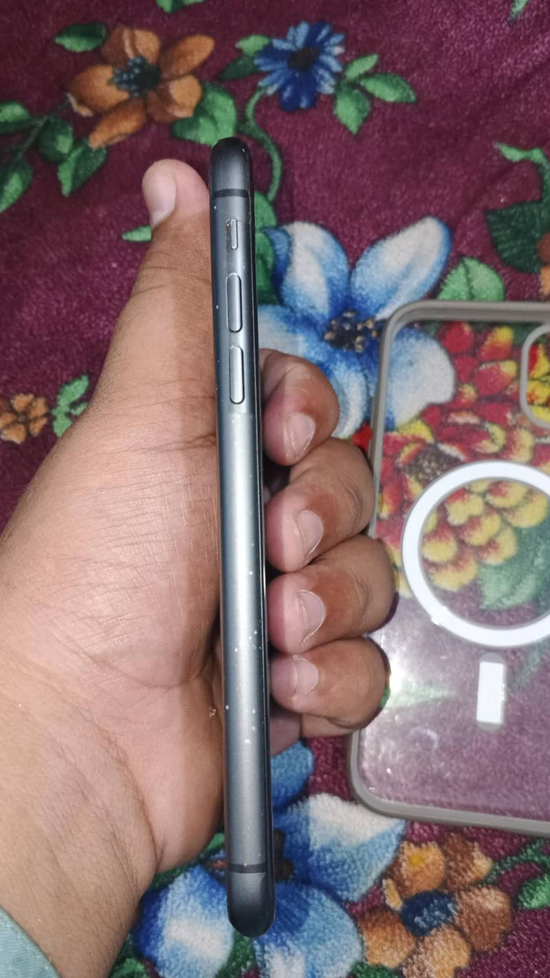 Apple iPhone 11 7