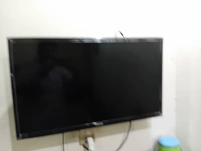 SAMSUNG 32 INCHS LCD IN LHR