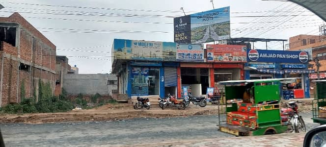 Corner 8 Marla Building For sale In Manawan